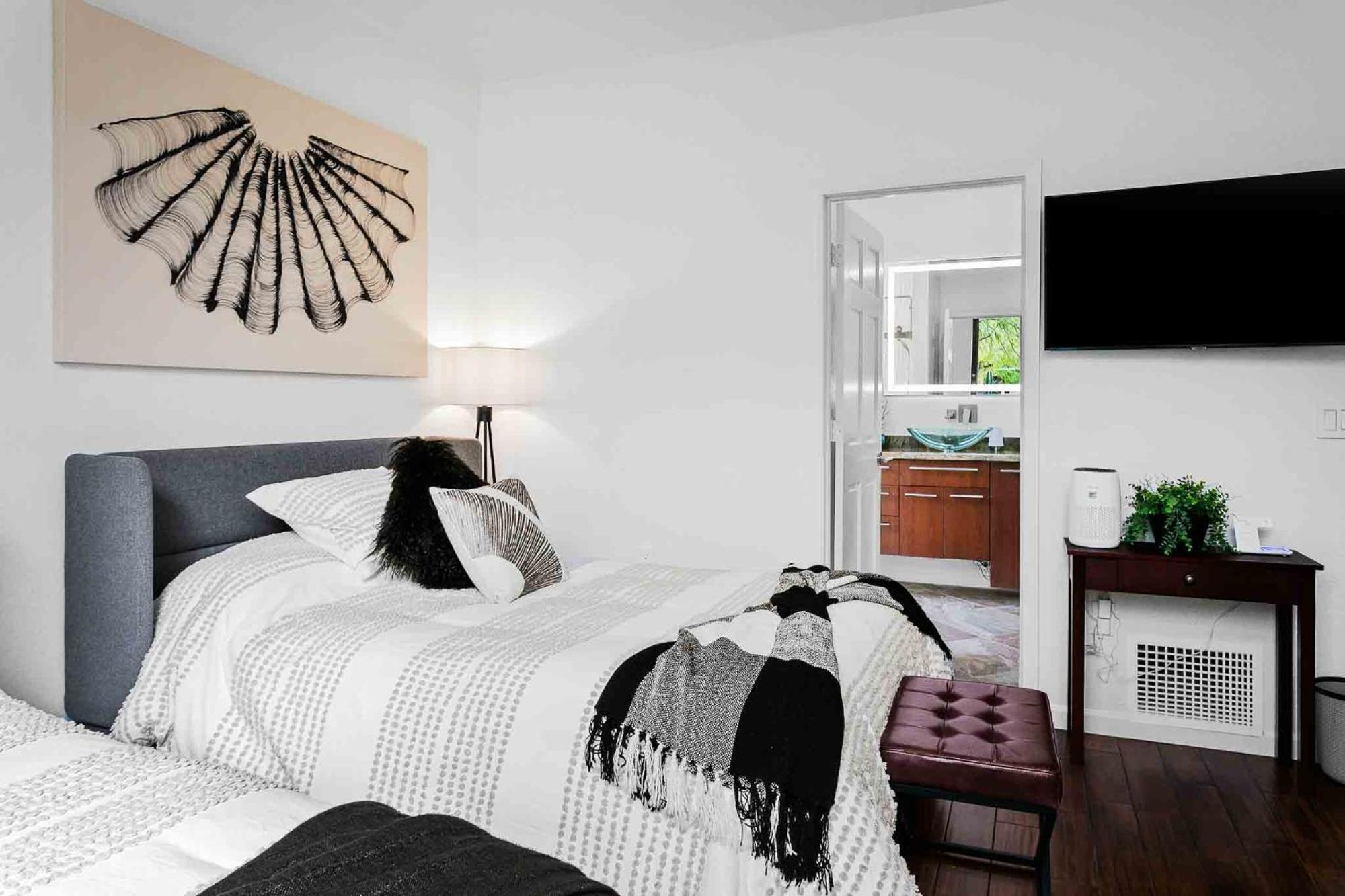 The Concept, An Exclusive, Upscale In Moon Valley Phoenix
